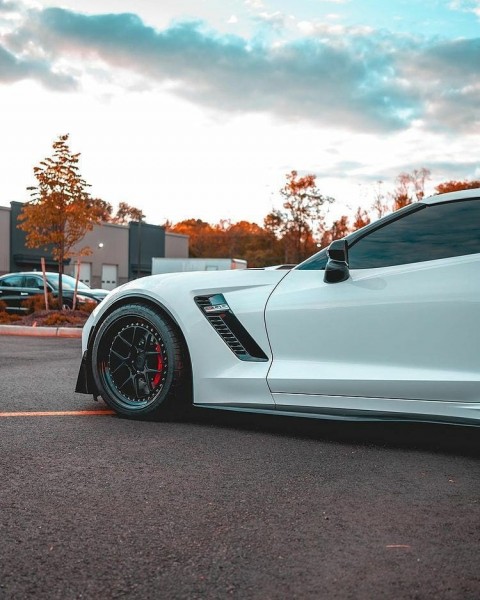 Stylish White Car CB Background Free [Download]